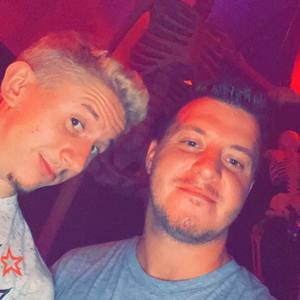 Meet your Posher, Cameron